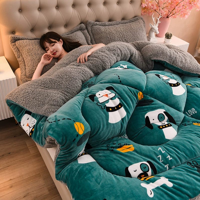 Showlu Fashion Lambskin Winter Quilt with thick double-sided velvet duvet insert, ideal for warm, cozy bedding in cold weather
