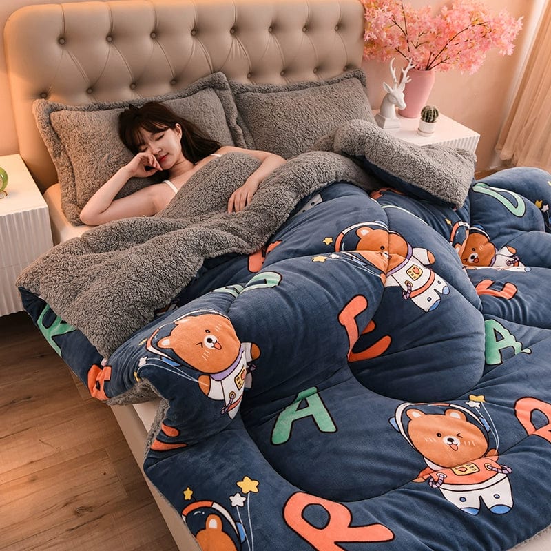 Showlu Fashion Store Meikello Lambskin Winter Quilt, thick double-sided velvet duvet insert, warm and cozy for cold nights.
