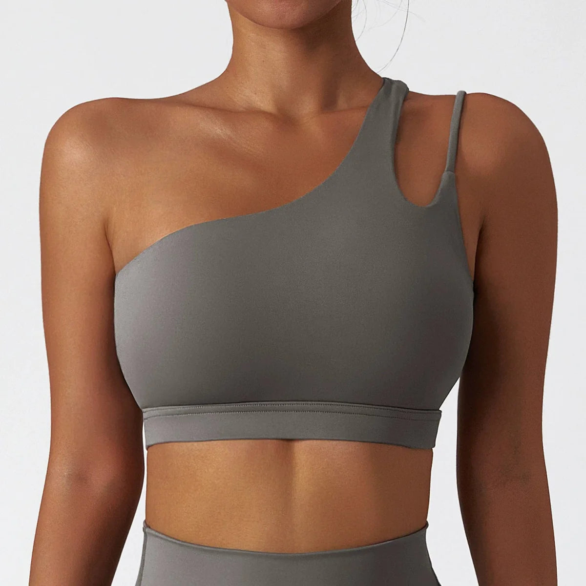 Showlu Fashion women's nylon yoga sports bra with full cups, designed for running and workout activities.