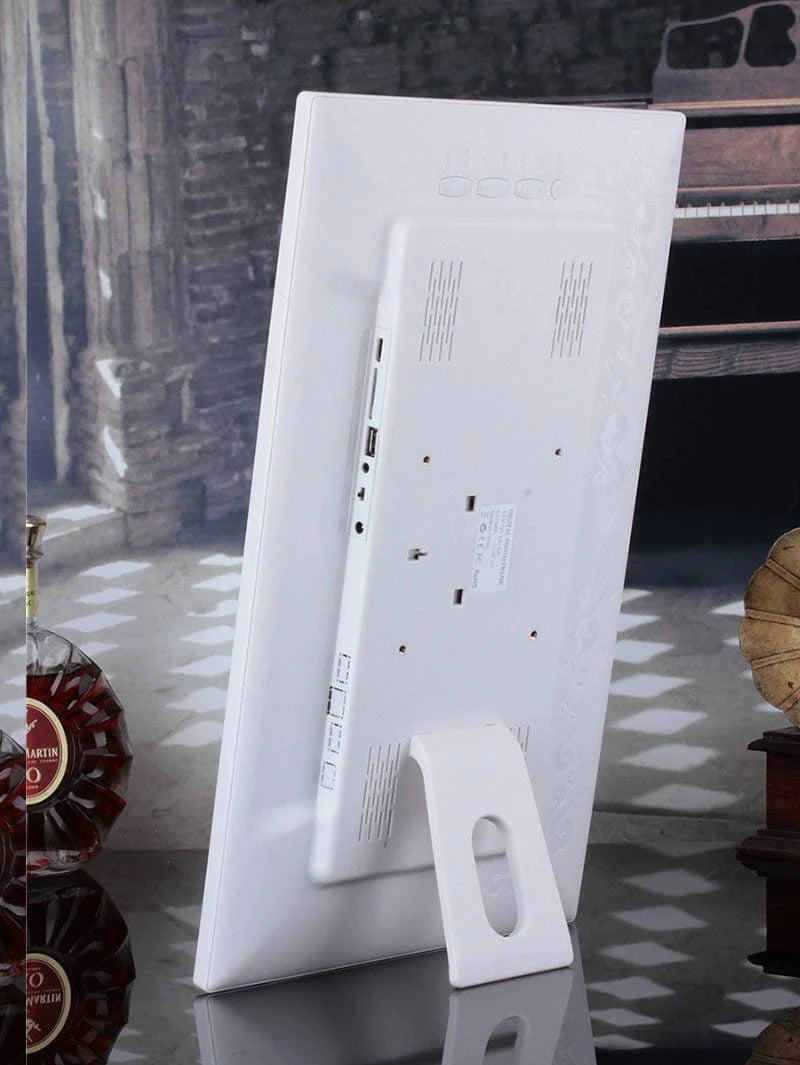 Yunzhixing 17-inch digital photo frame with HD display, ultra-thin design, suitable for displaying photos and videos vertically or horizontally.