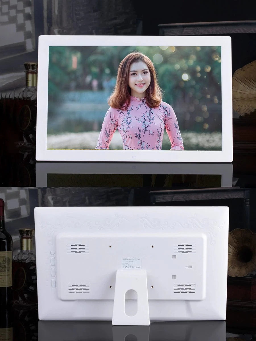 Yunzhixing 17-inch HD ultra-thin digital photo frame showing colorful images, suitable for wall mounting and digital photo display.