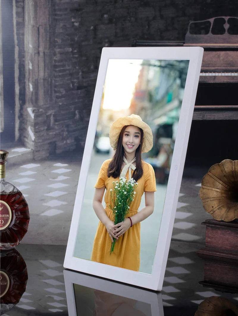 Yunzhixing 17-Inch HD digital photo frame with ultra-thin design, showcasing a photo display in a modern electronic photo album style.